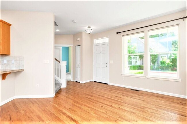 Building Photo - Absolutely Charming 3-Bed 2.5-Bath Home with One Car Garage!