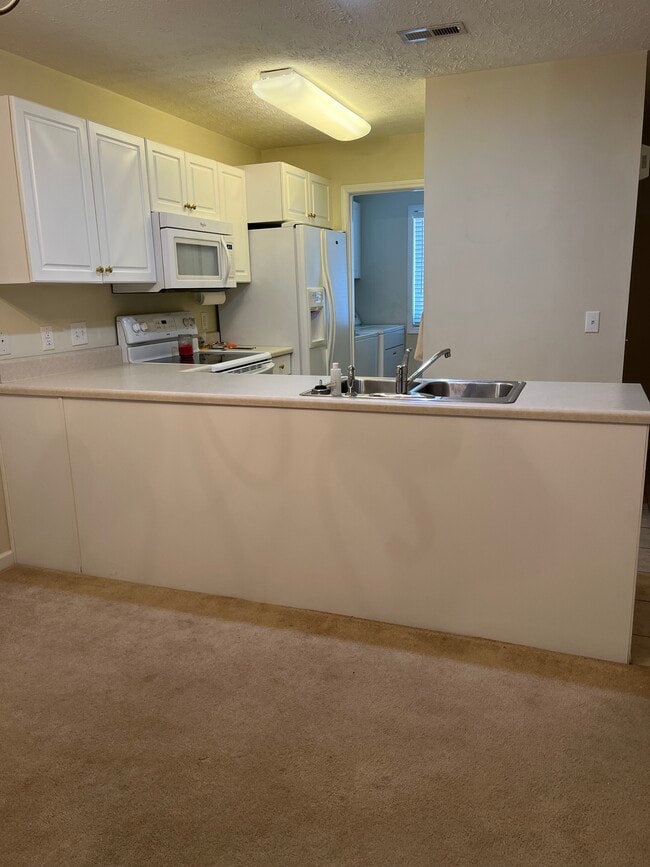 Kitchen - 129 Perkins Pl