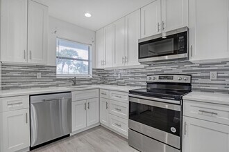 Building Photo - 4575 Lucerne Lakes Blvd W