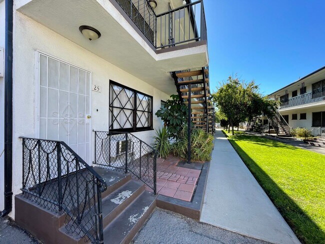 Foto del interior - 1137 E. California Ave.