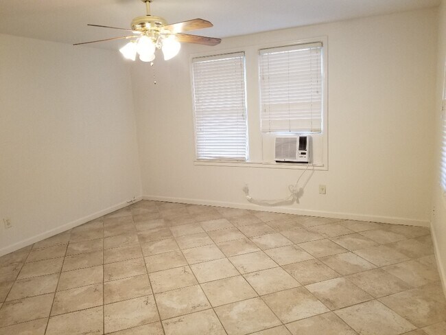 Building Photo - 114 N Bernadotte St