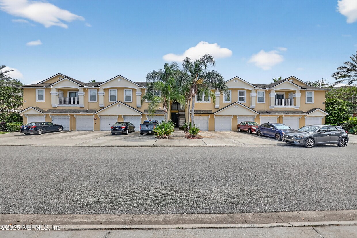Primary Photo - 209 Larkin Pl