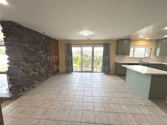 Building Photo - ***Oceanside Charmer 3 bed / 2 bath House ...