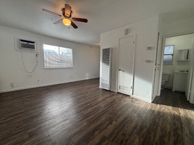 Foto del edificio - Cozy 1 Bedroom Apartment close to Downtown Oakdale!