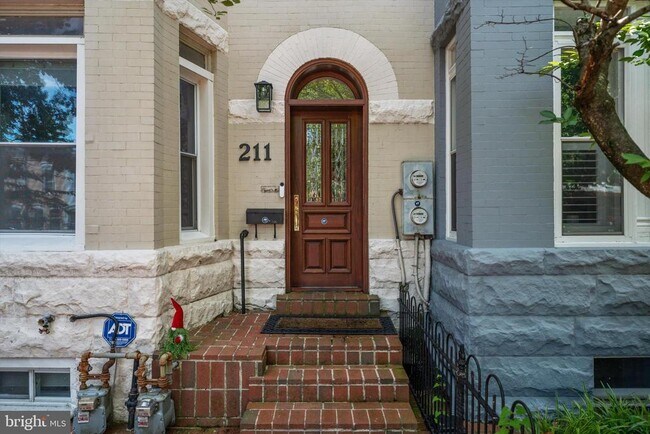 Foto del edificio - 211 F St NE