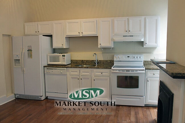 Building Photo - REMODELED CRAWFORD SQUARE CONDO