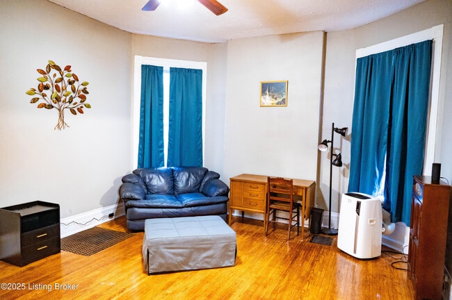 Building Photo - 1331 S Floyd St