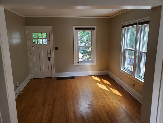 Living room - 201 W Hoover Ave