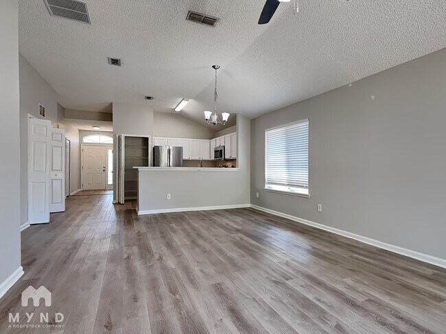 Foto del edificio - 4303 Campus Hills Cir