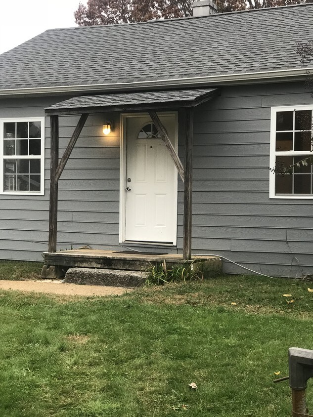Primary Photo - 742 W Outer Dr