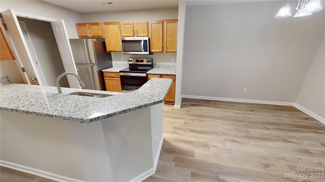 Foto principal - 327 Flint Hill Rd