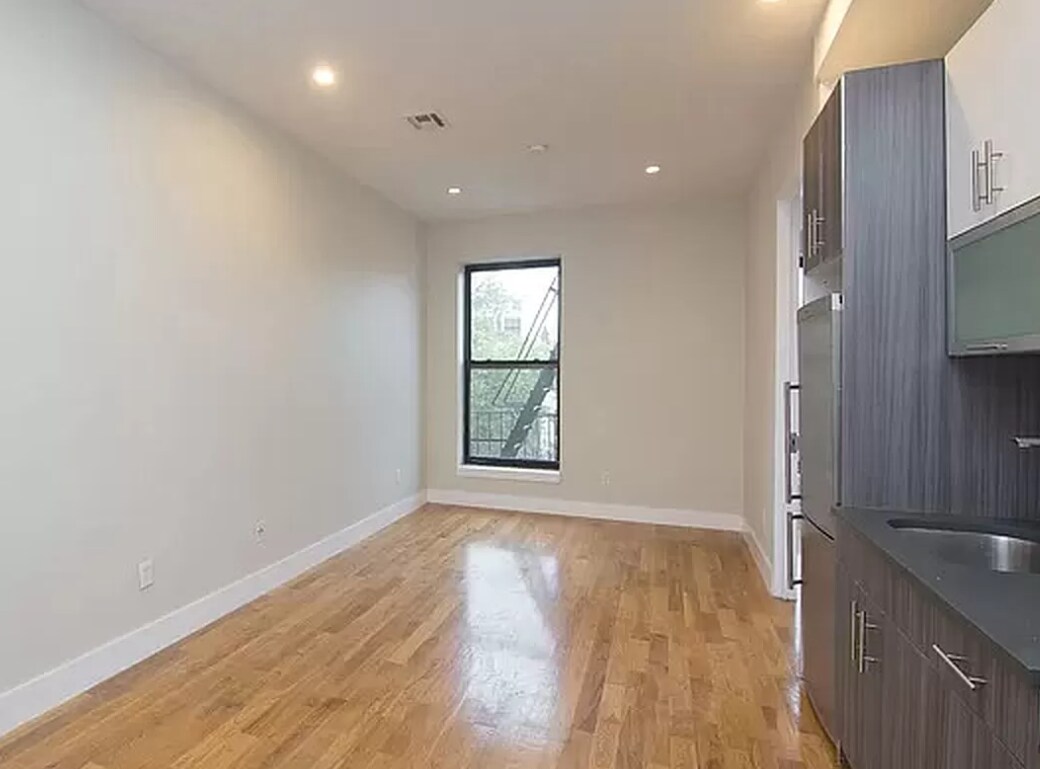Building Photo - 474 Lafayette Ave