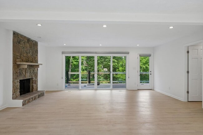 Building Photo - 5132 Willow Point Pkwy