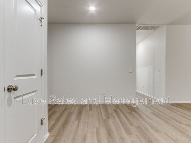 Building Photo - 1543 Pavy Parkway
