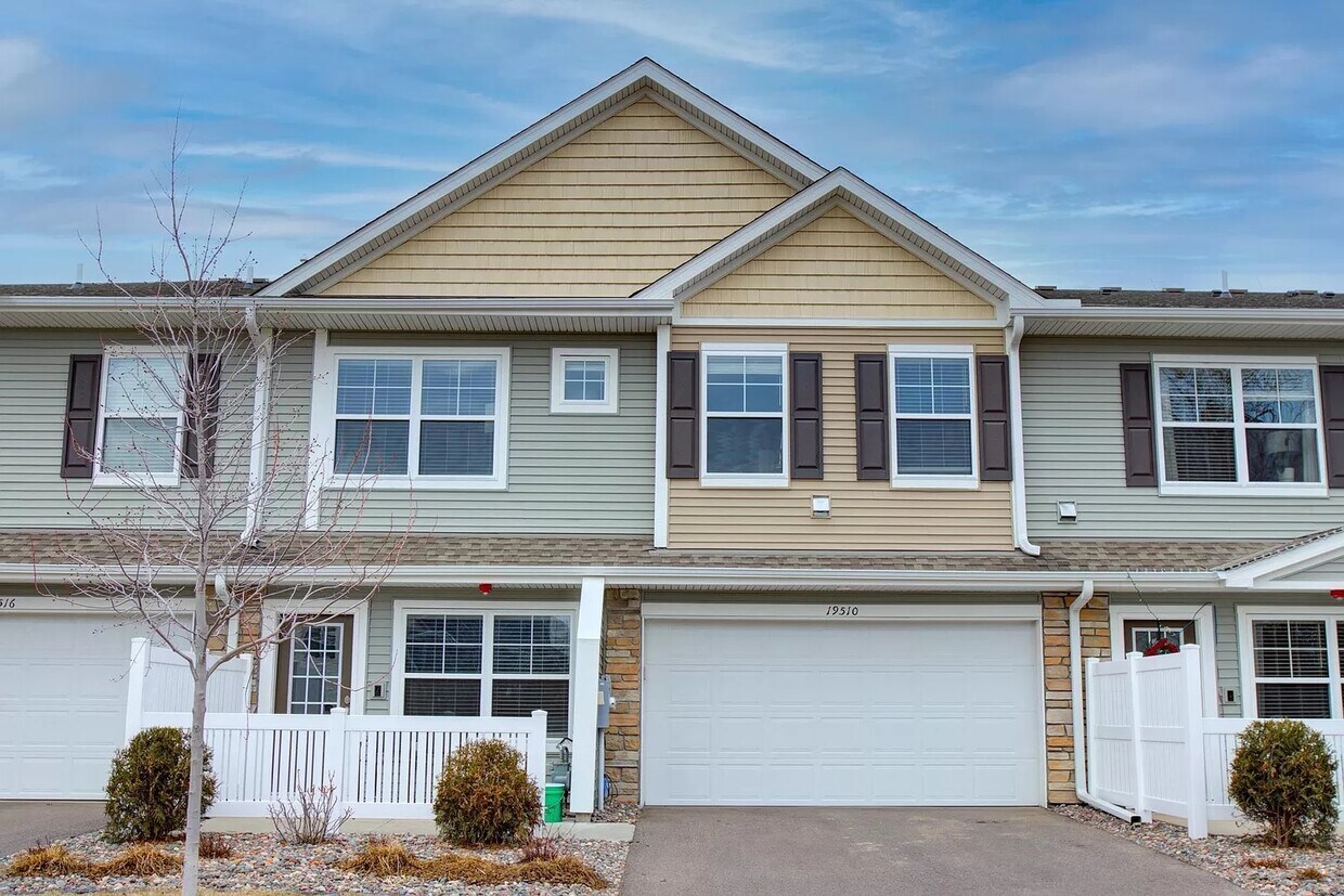 19510 Butternut Ct, Maple Grove, MN 55311 Townhome Rentals in Maple