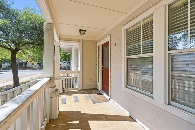 Building Photo - Beautiful Corner Lot, 4 Bedroom Home in Pl...