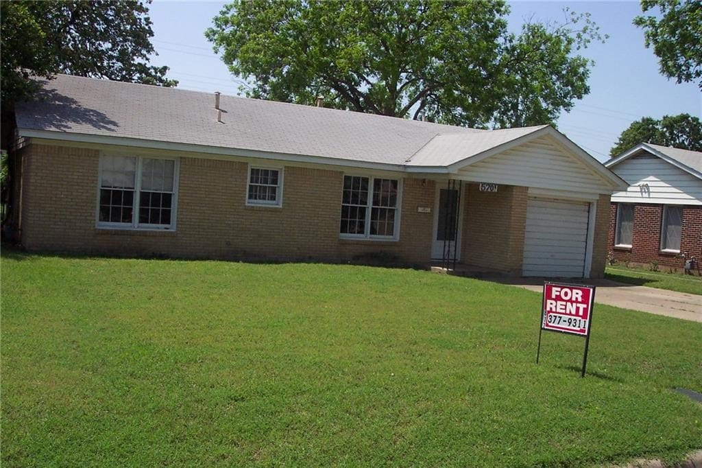 5701 S Schilder Dr, River Oaks, TX 76114 House for Rent in River Oaks