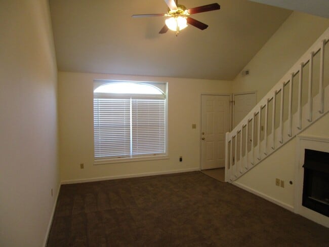 Foto del edificio - 2412-2414 Calder Ct.