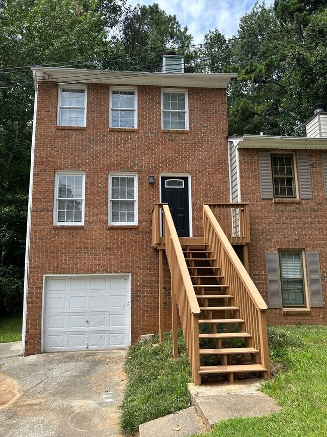 MORE PICTURES COMING SOON! Spacious 3 Bedr... - MORE PICTURES COMING SOON! Spacious 3 Bedr... House