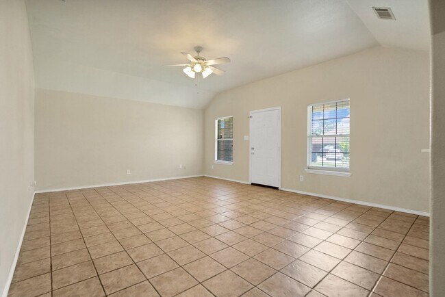 Building Photo - 560 Perch Rd