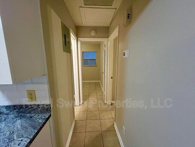Foto del edificio - 2421 Ave C SW