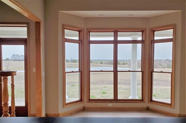 Building Photo - 1408 Hackberry Rd