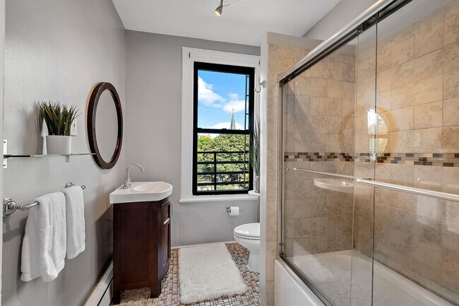 Foto del edificio - 544 Bramhall Ave