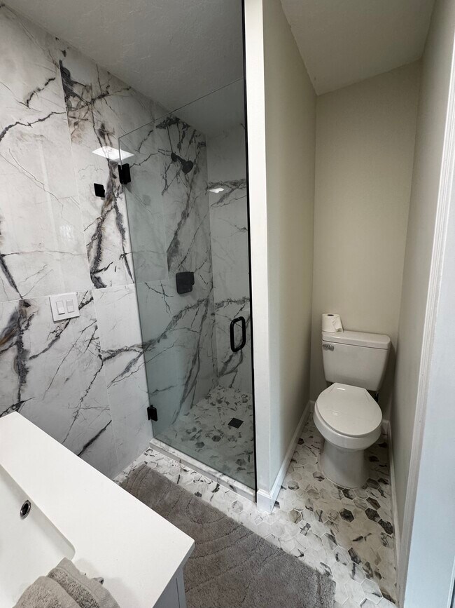 Baño 2 - 1042 Adams Rd
