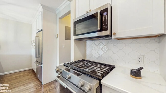 Foto del edificio - 645 W 239th St