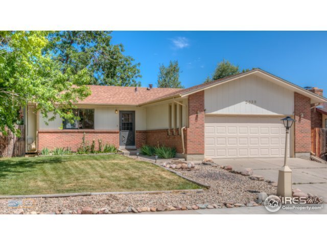 Foto principal - 4 bedroom Solid Brick Ranch in NW Longmont!