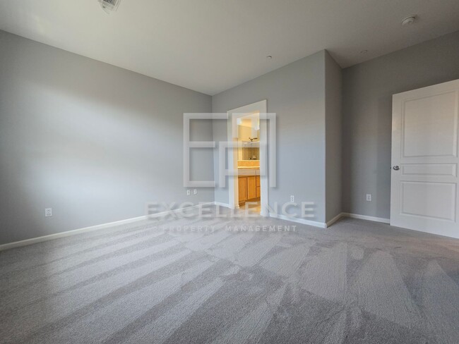 Building Photo - Beautiful  2/2.5 Townhouse - 2 Car Garage,...