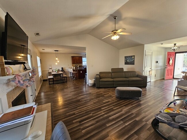 Foto del edificio - NEW LISTING!!!! Dont Miss Out