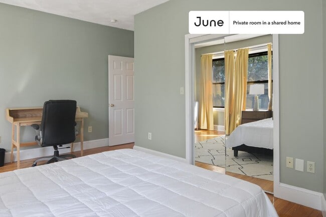 Building Photo - Room in Shared 4 bed/1 bath home
