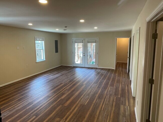 Sala de estar - 825 Nalle St