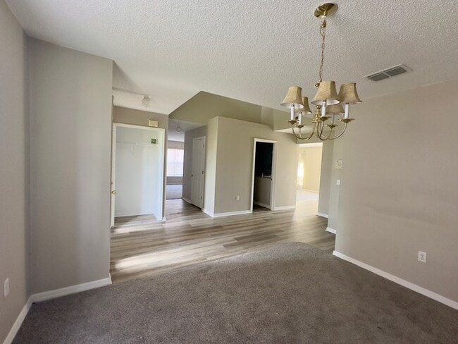 Foto del edificio - Two-Story Corner Lot!