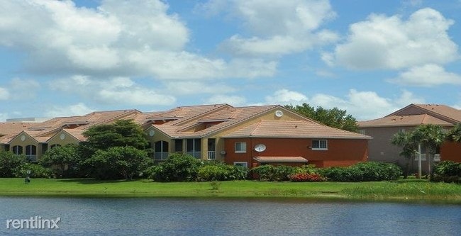 Building Photo - 420 South State Road 7