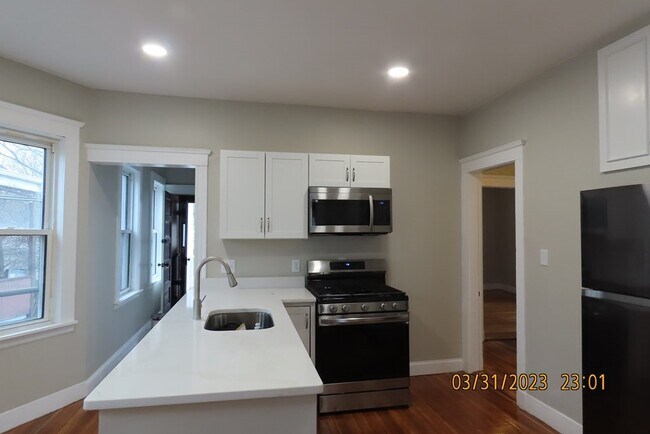 Building Photo - 21 Crowell St