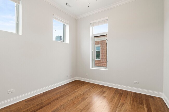 Foto del edificio - 1029 W Rundell Pl