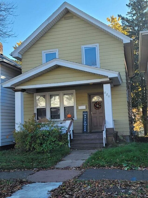 Foto principal - Duluth MN 4 Bedroom - 1 Bath - 1 Car Garag...
