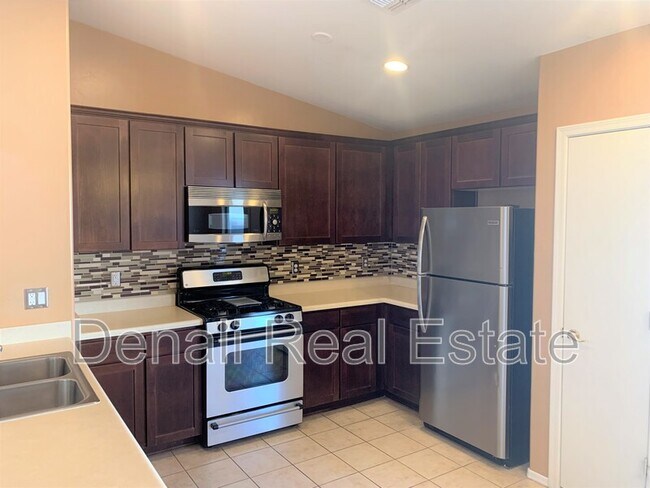 Building Photo - 7137 S Oakbank Dr
