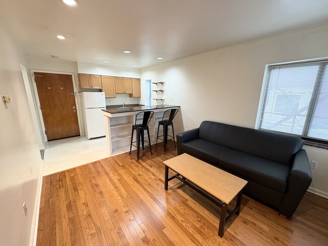 Building Photo - Amsterdammer Place