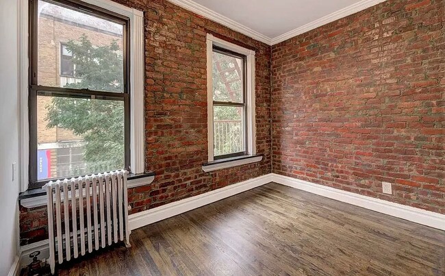 Building Photo - 410 E 13th St