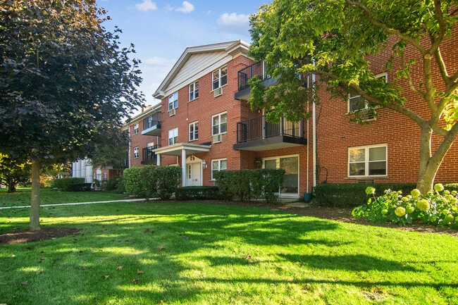 Building Photo - 801 E Miner St