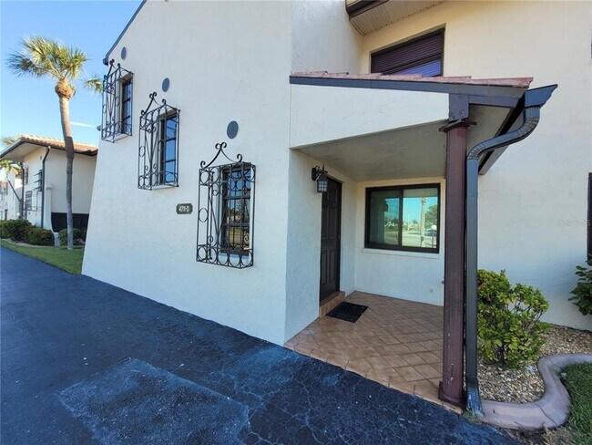 Building Photo - 4711 Santa Barbara Blvd