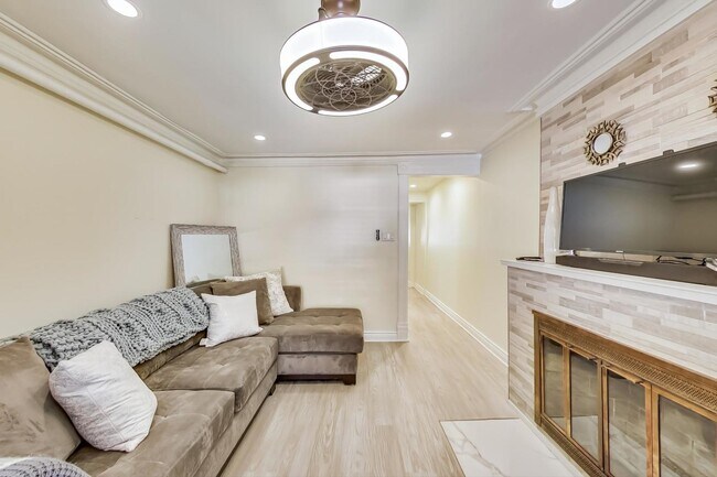 Foto del edificio - 349 W Belden Ave