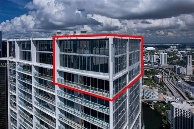 Foto del edificio - 465 Brickell Ave