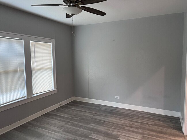 Foto del edificio - 2907 N Elmendorf St
