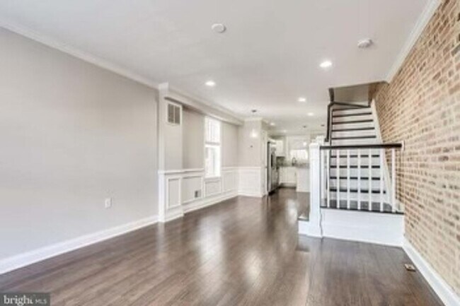 Foto del edificio - 601 S. East Avenue/3 Bedroom, 2 Bath Townh...