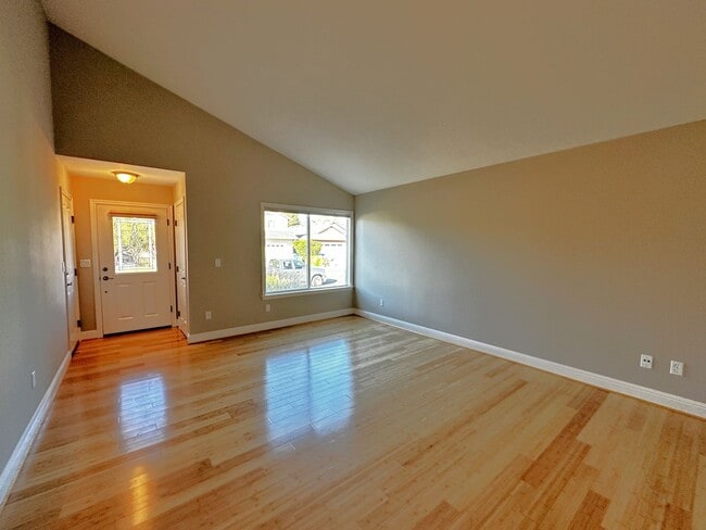 Building Photo - 1513 Mary Pl