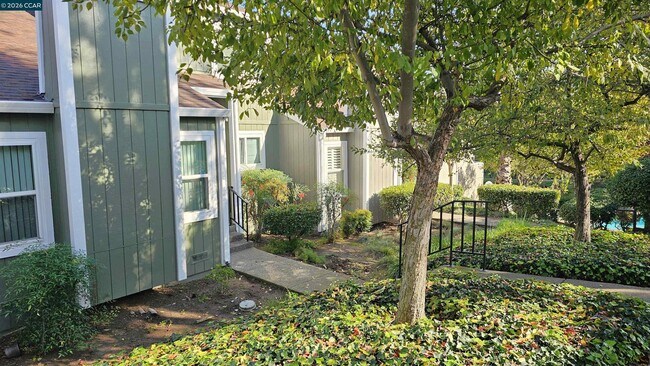 Building Photo - 347 Scottsdale Rd